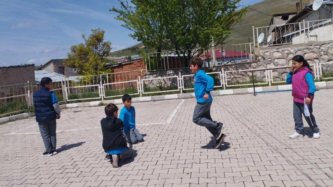 ÇOCUKLARIMIZ TELEFONDAN UZAKLAŞSIN, GELENEKSEL OYUNLARIMIZ OYNANSIN.